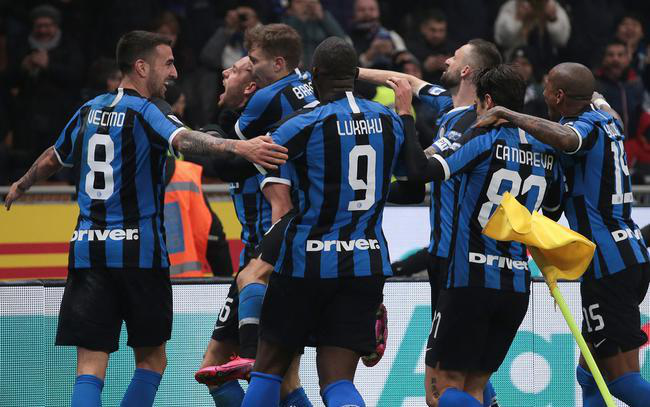  国际米兰补时绝杀登顶意甲积分榜  