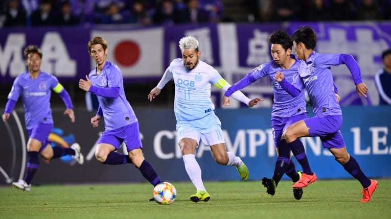  拜仁慕尼黑主场大胜登顶积分榜首  